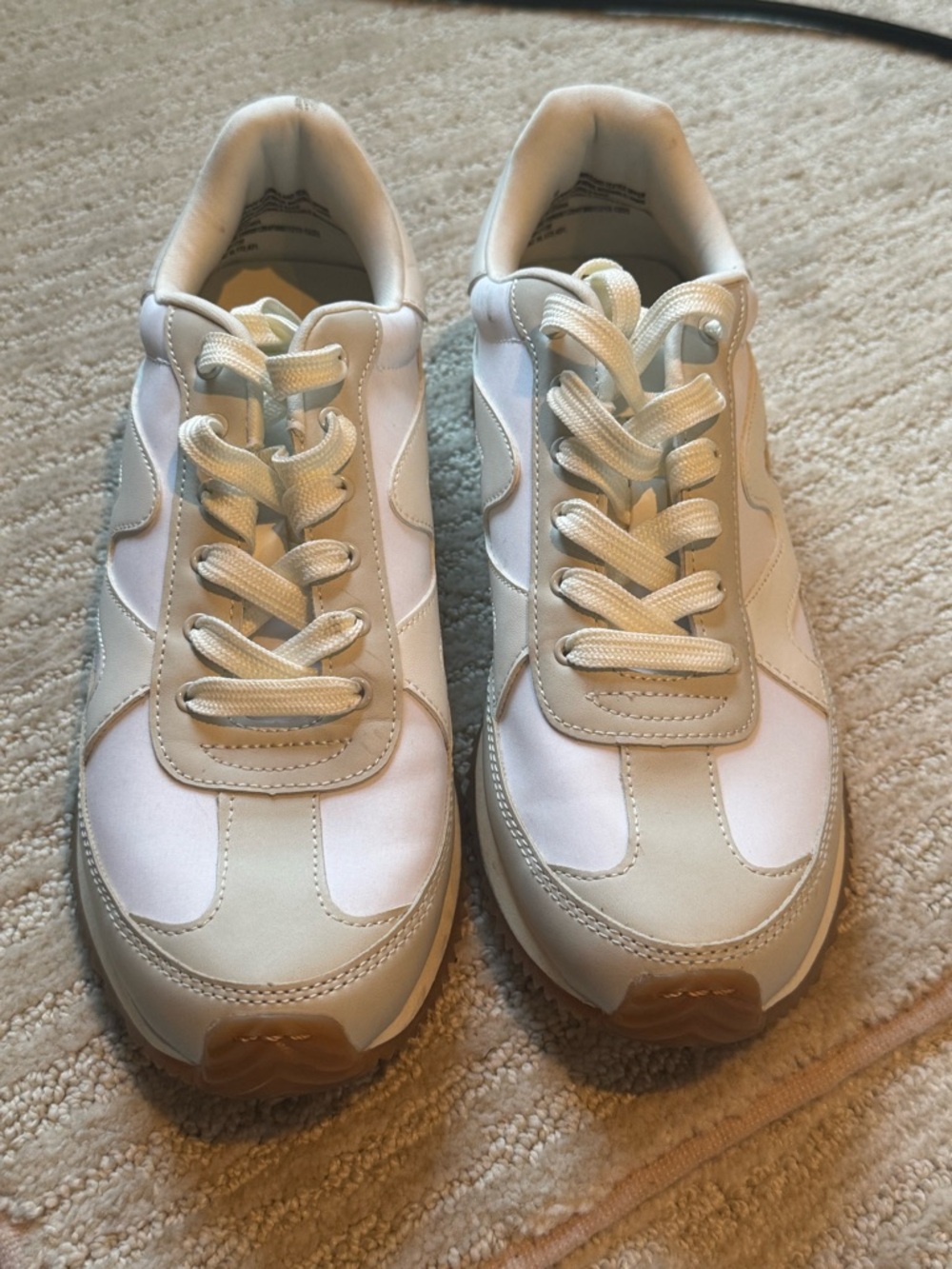 Universal Thread Cream and White Women’s Athletic Sneakers